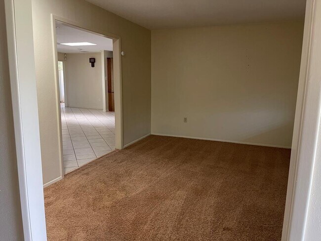 Building Photo - 6209 Glenhaven Dr