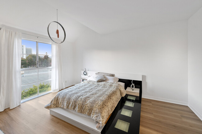 Primary Bedroom - 1401 S Bentley Ave