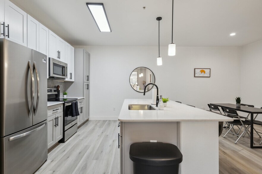 Building Photo - 6610 N 93rd Ave