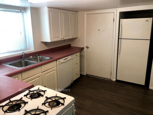 Building Photo - 2 bed 1 bath Basement Apartment in Sandy!
