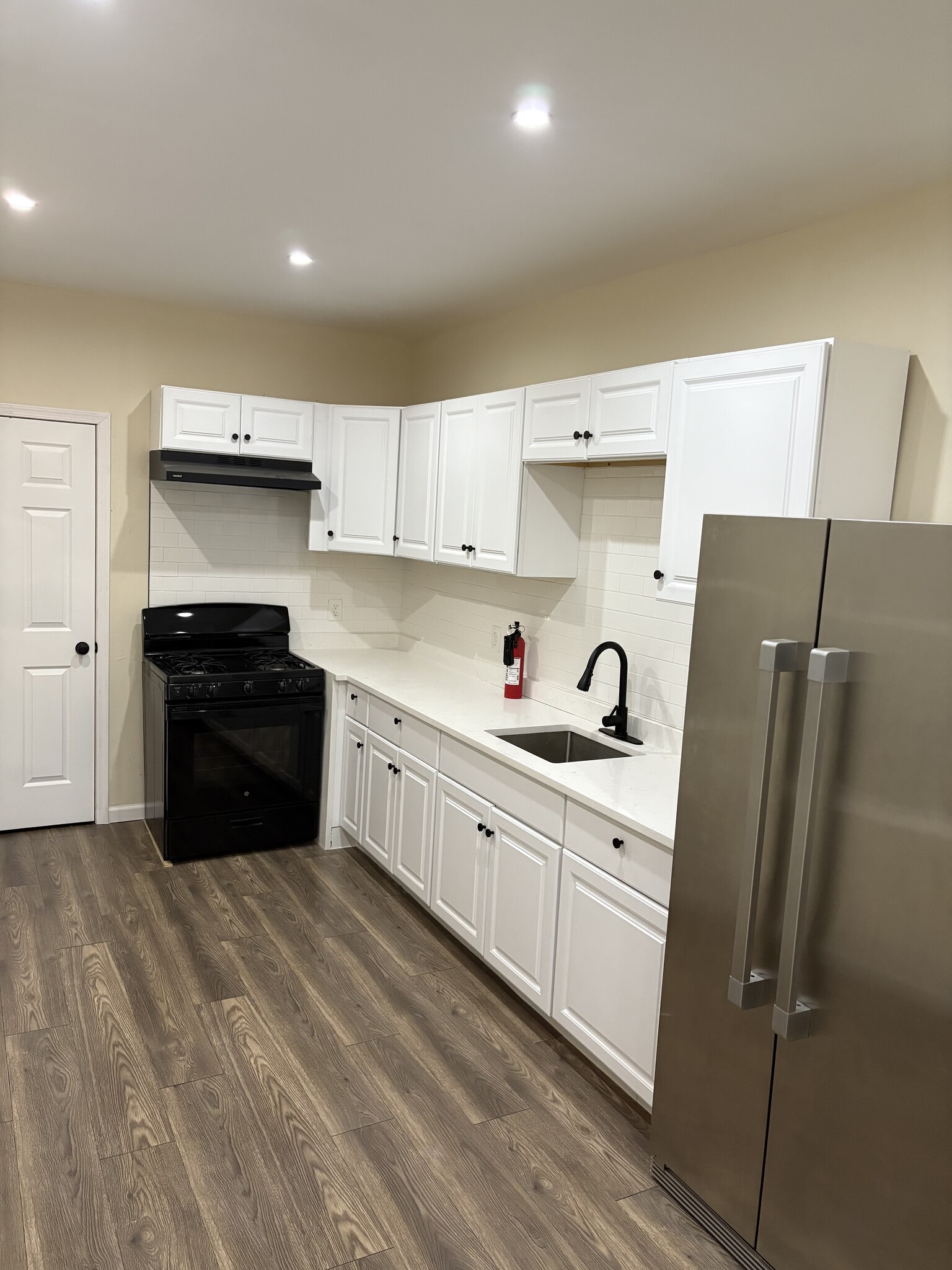 KITCHEN - 362 N Front St