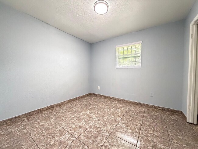 Building Photo - 5503 Bertellis Ln