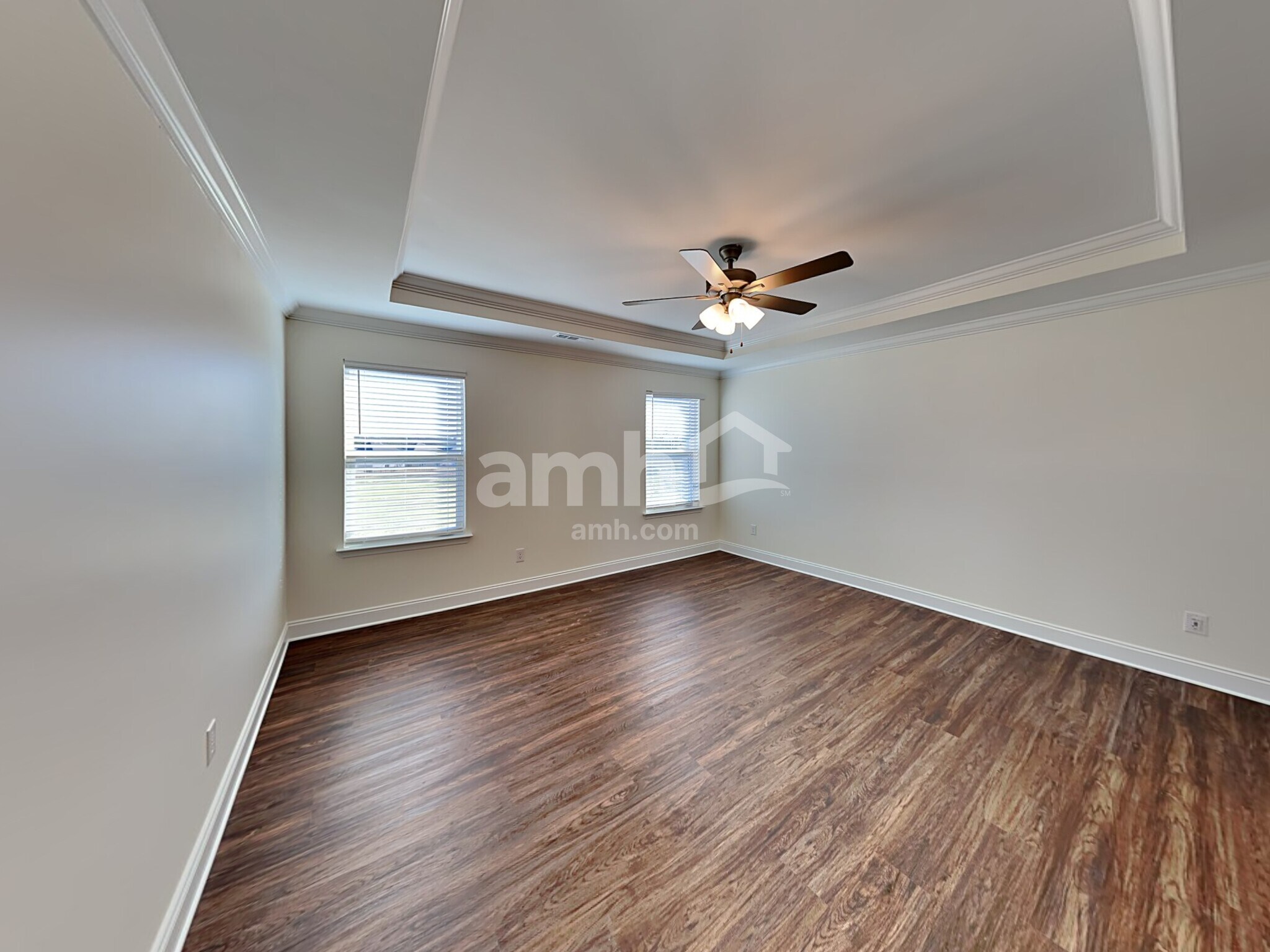 Building Photo - 1323 Lomond Dr