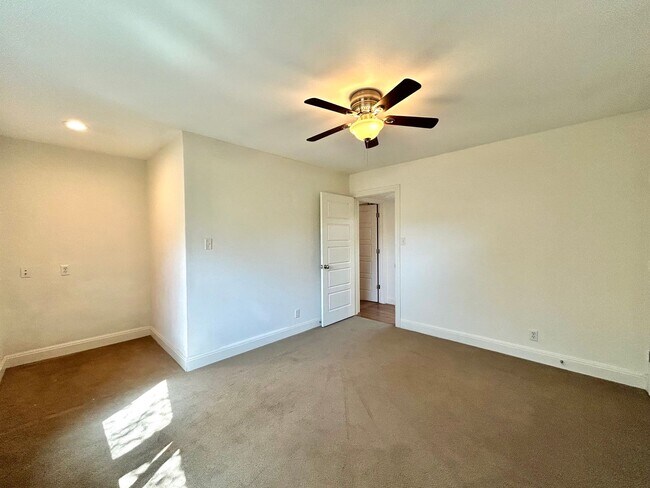 Building Photo - 9108 Balcones Club Dr