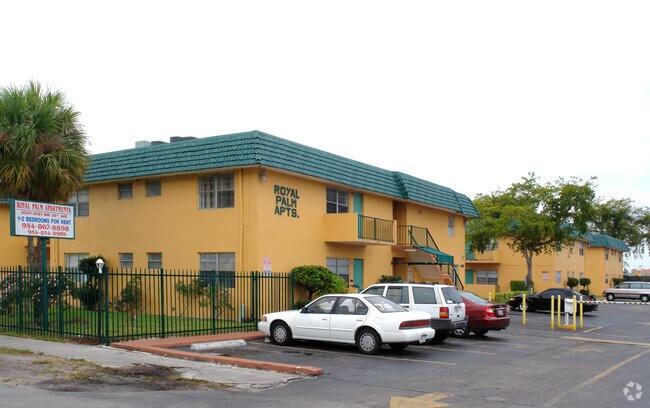 Primary Photo - Royal Palm Apartments
