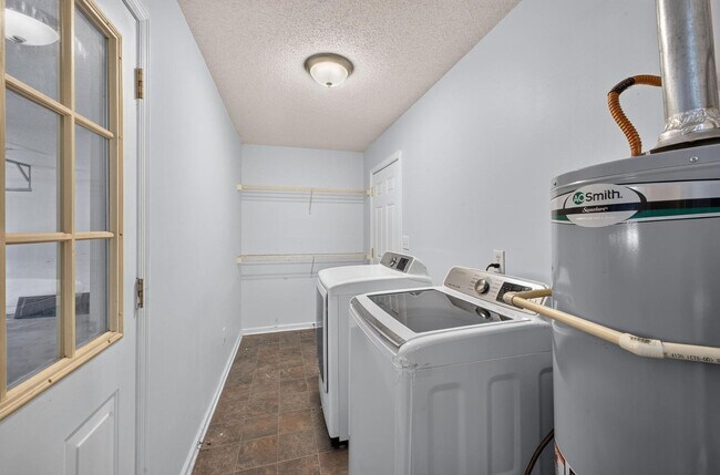 Building Photo - 4810 Golden Leaf Ln