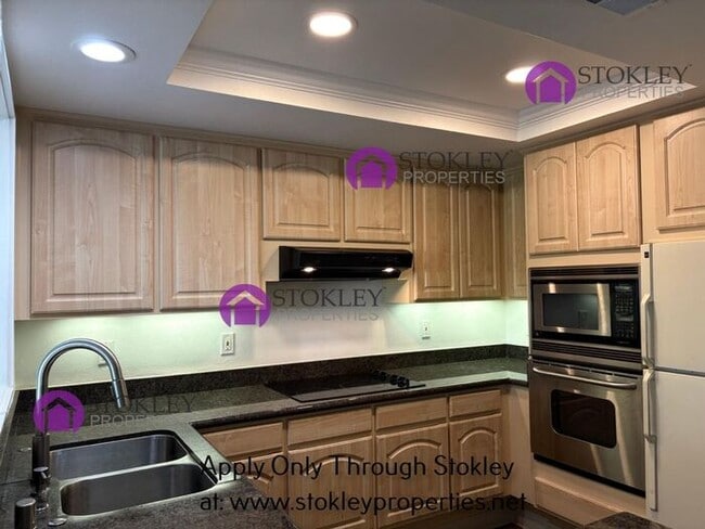 Building Photo - 1317 Canyonwood Ct