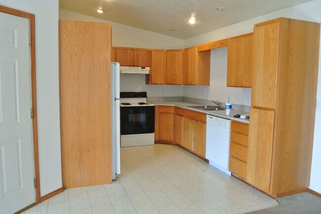Building Photo - Spacious 3-bedroom, 1 bath home in Albany
