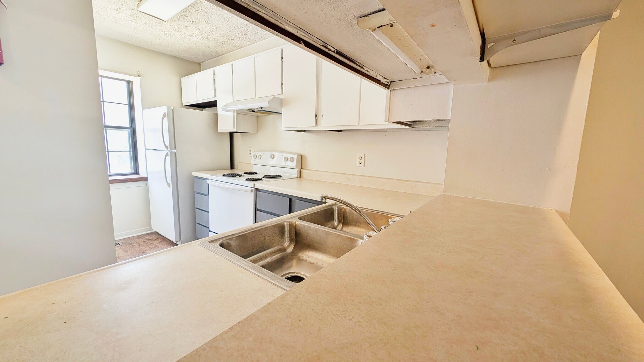 Building Photo - 503 E Graham Pl