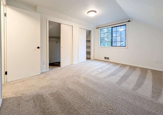 Building Photo - 115 E Jonathan Rd