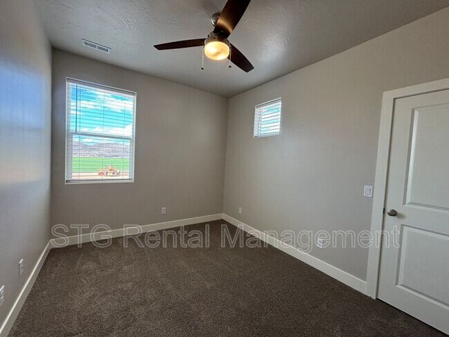 Building Photo - 857 S 4380 W