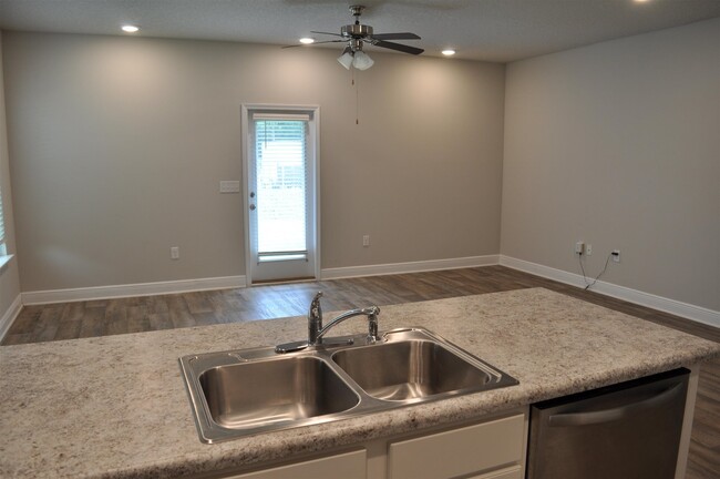 Building Photo - 6060 Royal Port Ct