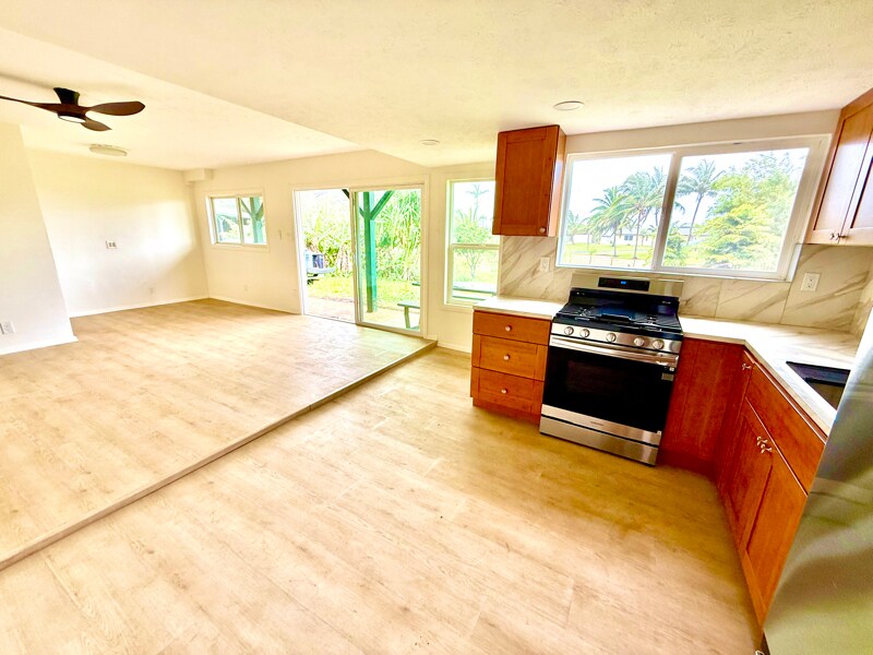 Building Photo - 93 Ulumalu Rd