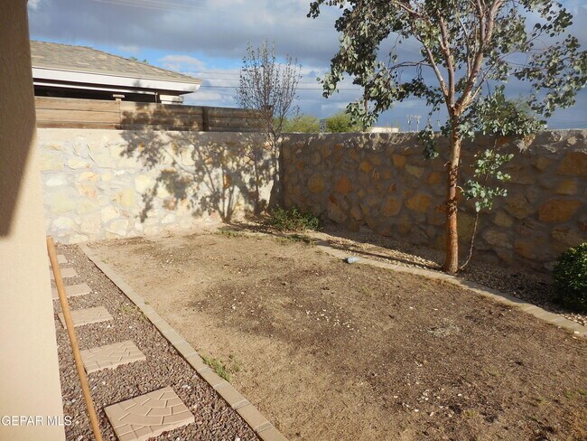 Building Photo - 12680 Katherine Brennand Rd