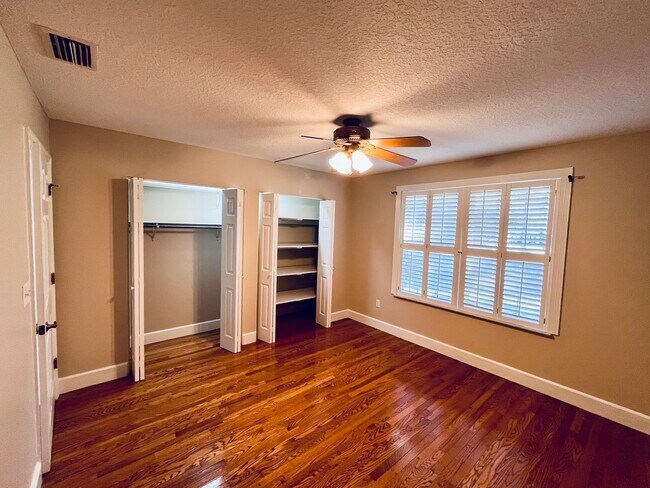 Building Photo - 273 Hollywood Forest Dr