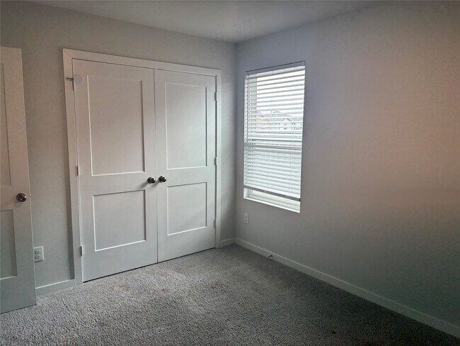 Building Photo - 5735 Blue Grama Dr