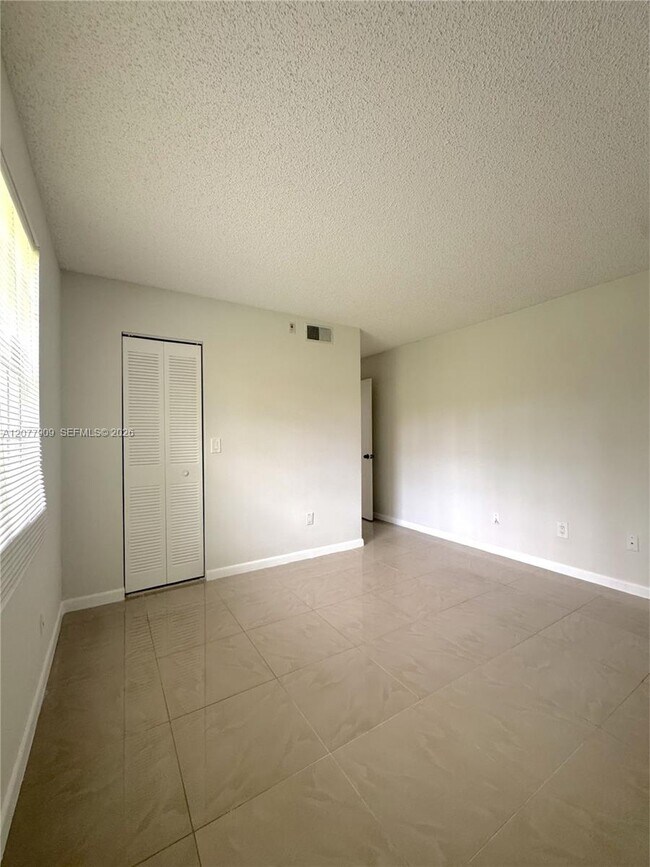 Building Photo - 1265 SW 46th Ave