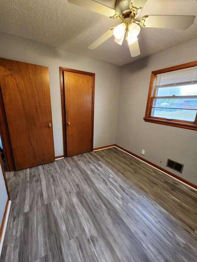 Building Photo - Beautiful 3 Bedroom 1 Bathroom Home