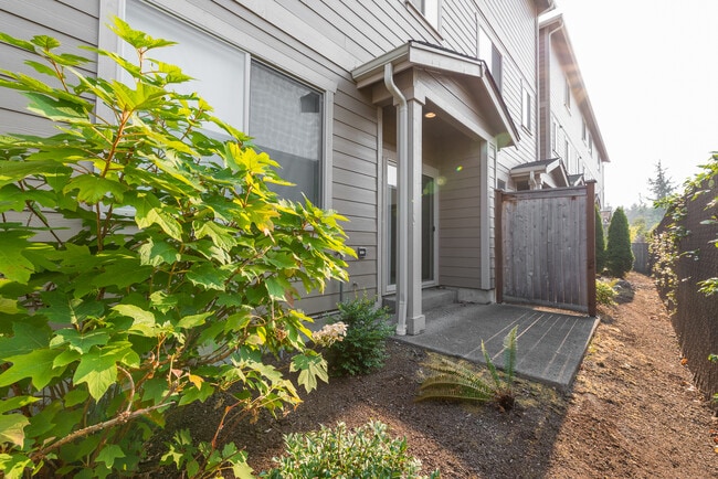 Building Photo - Renton 3 bed Townhouse for Rent
