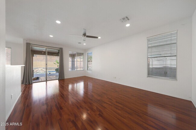 Building Photo - 1642 W Windsong Dr