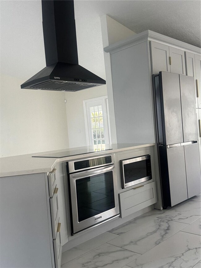 Building Photo - 2652 Hawthorne Ln