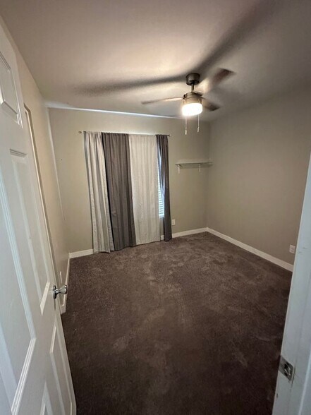 Building Photo - 3502 W Willow Ave