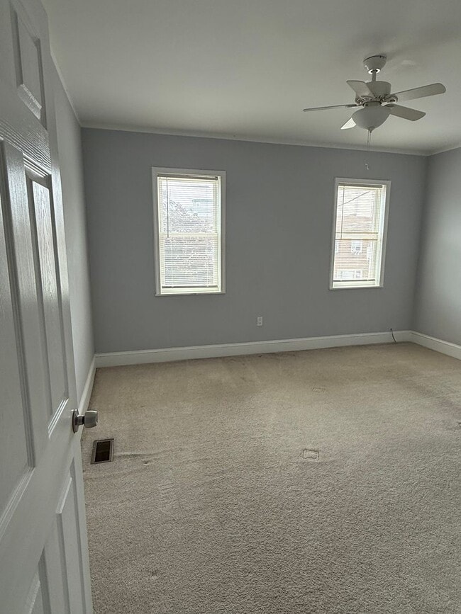 Building Photo - Spacious 3-Bedroom 1.5-Bathroom Home in Po...