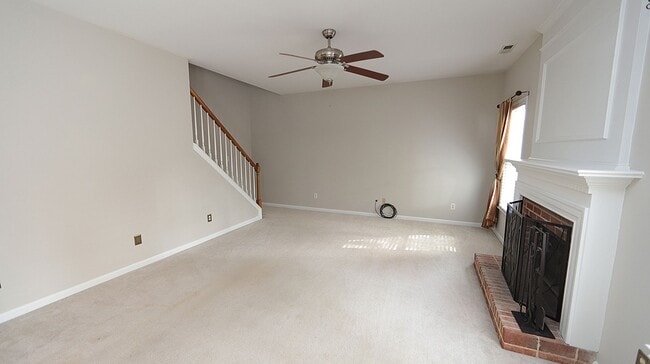 Building Photo - 4 Bedroom Home in desirable Grove Park Community