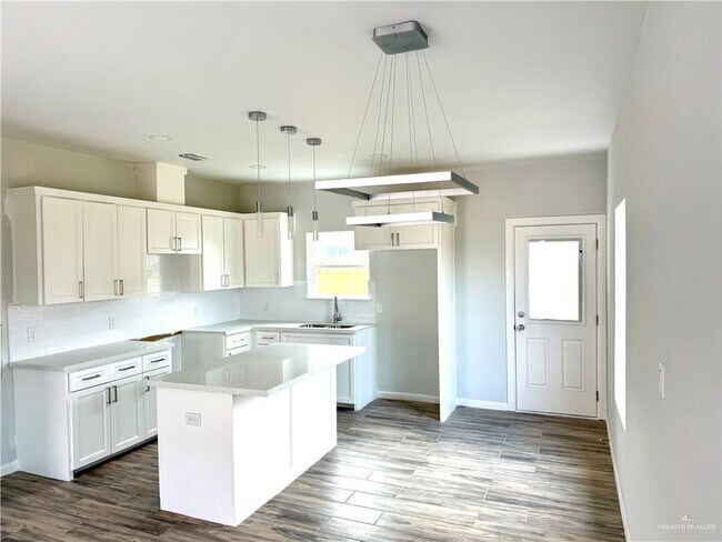 Building Photo - 15 West Dr