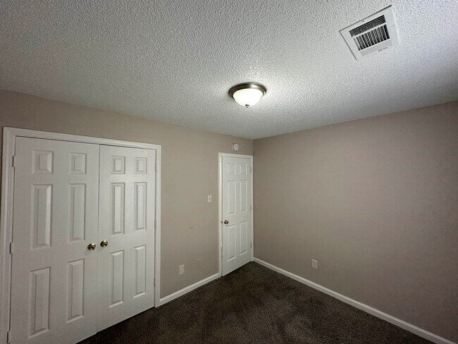 Building Photo - 3812 Clarion Dr