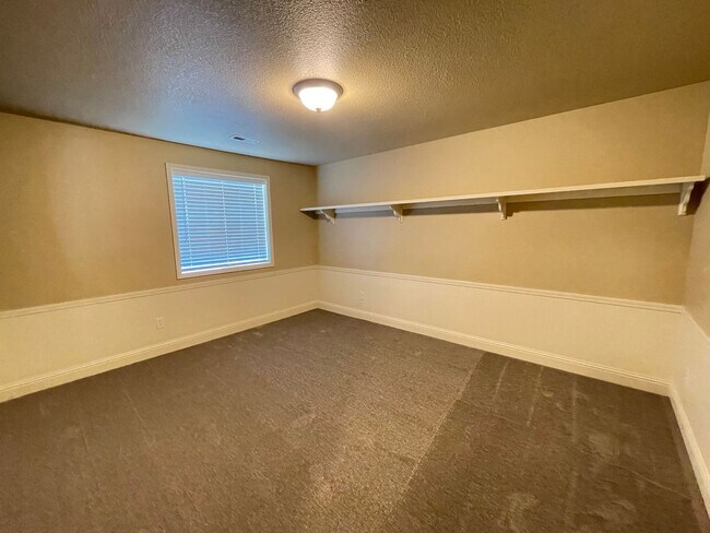Building Photo - Spacious 4-Bedroom, 2.5-Bath Home with Deck, Fireplace & Updated Kitchen