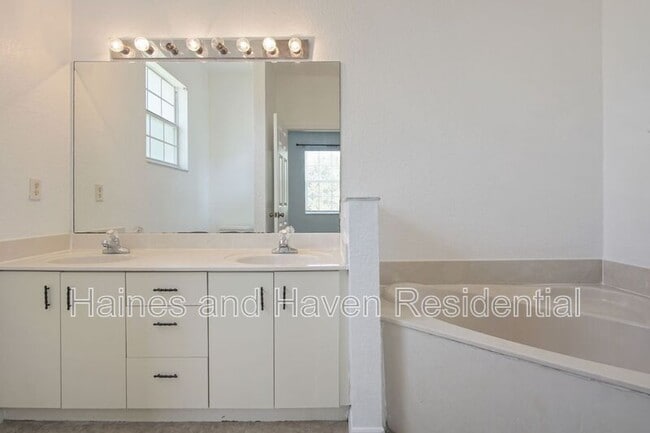 Building Photo - 12201 Indian Creek Dr