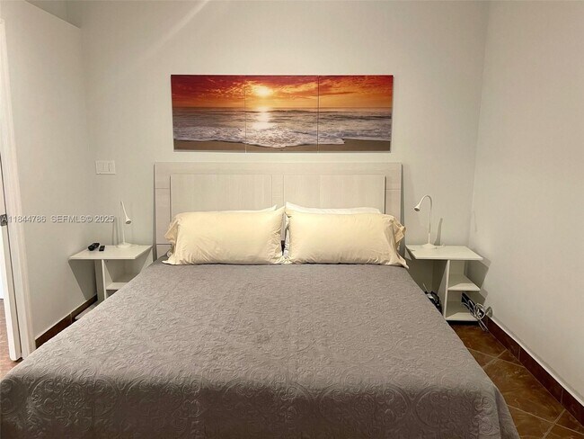 Building Photo - 1830 S Ocean Dr