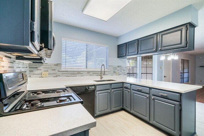 Building Photo - 4330 Heathfield Dr