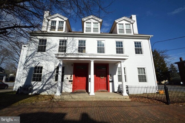 Building Photo - 211 E Union St