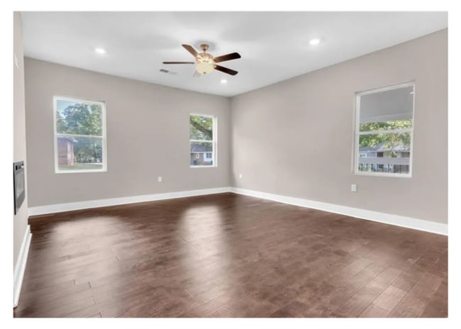Building Photo - Fully Renovated Ranch-Style Home with Mode...
