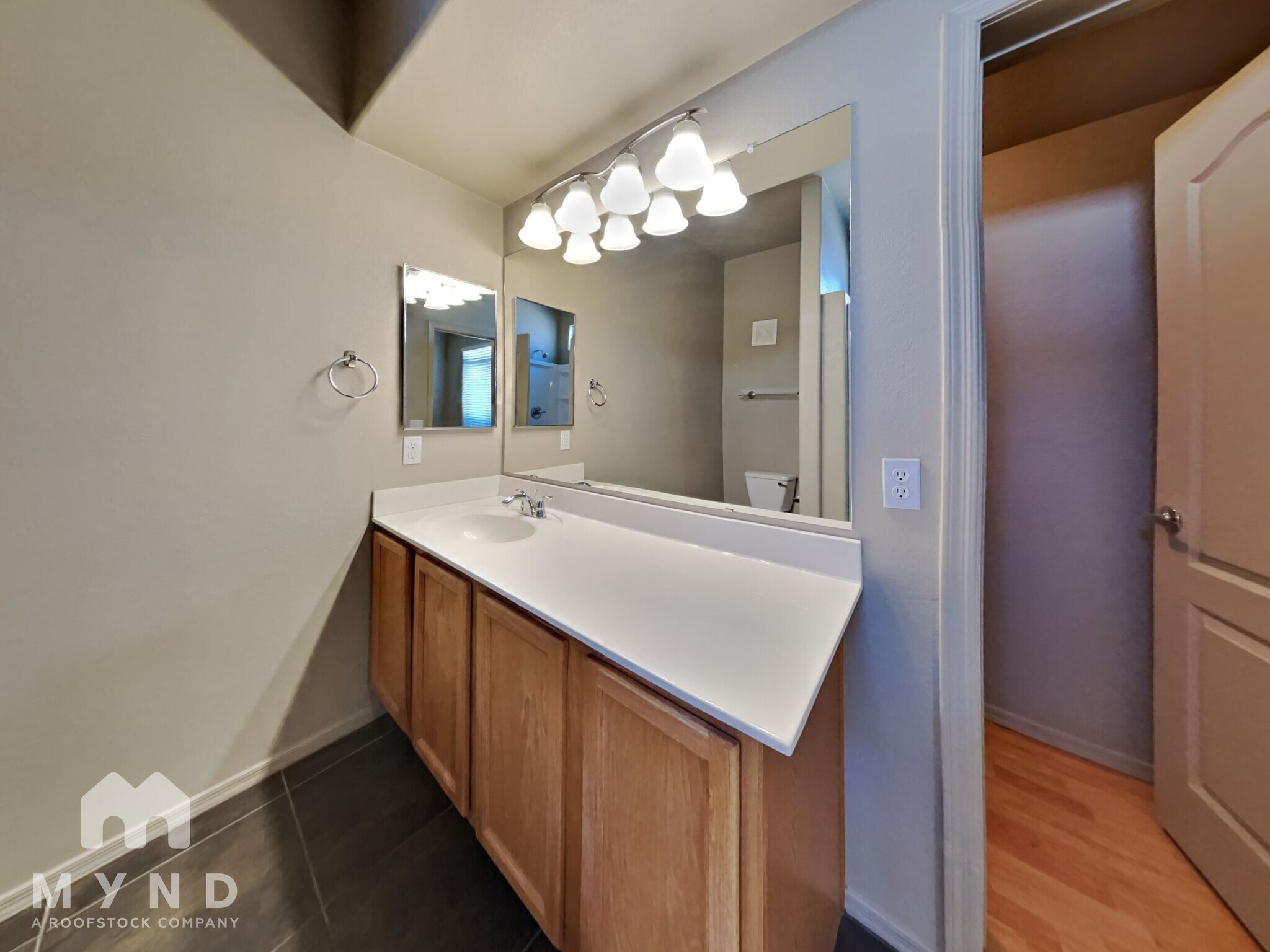 Building Photo - 280 S Evergreen Rd