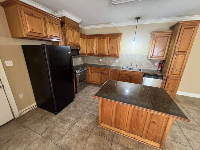 Building Photo - Charming 3-bedroom 2-bathroom in South Burbank Neighborhood!