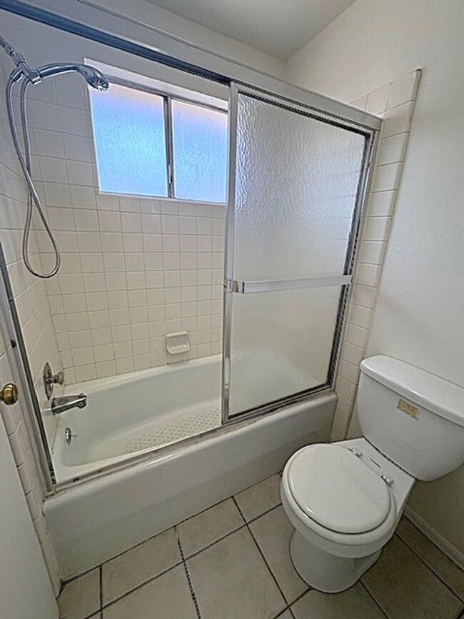 Building Photo - 3 Bedroom Townhome in Sandy!