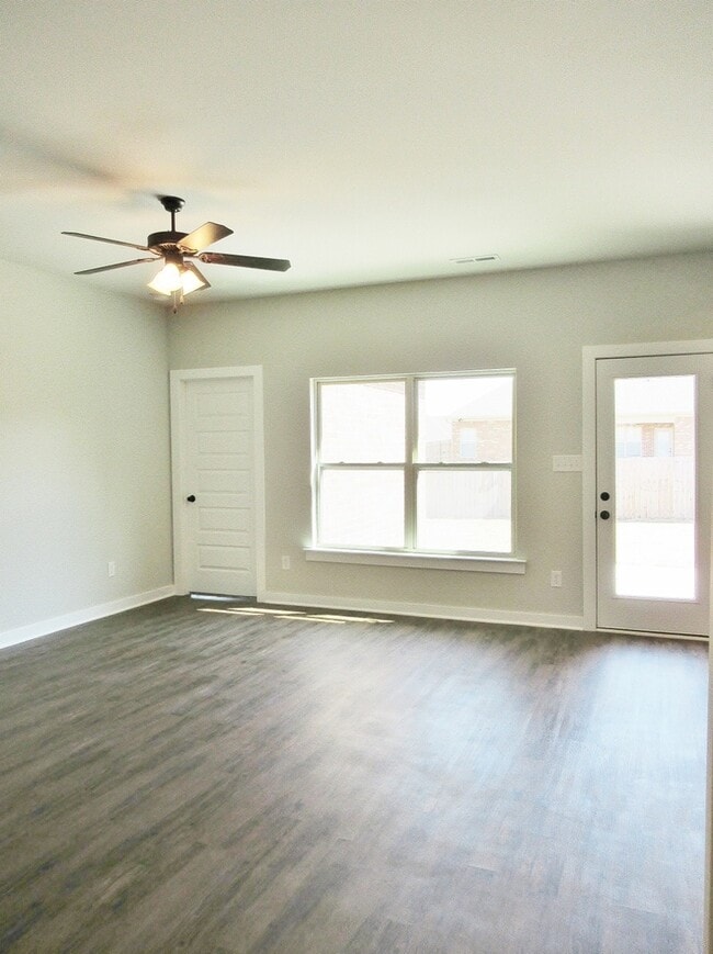 Building Photo - 123 Birch Falls Dr