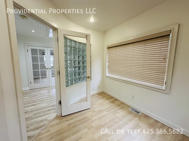 Building Photo - 20620 Larch Way