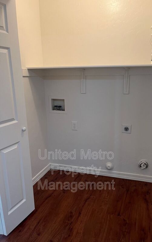 Building Photo - 8360 E. Lakeshore Drive