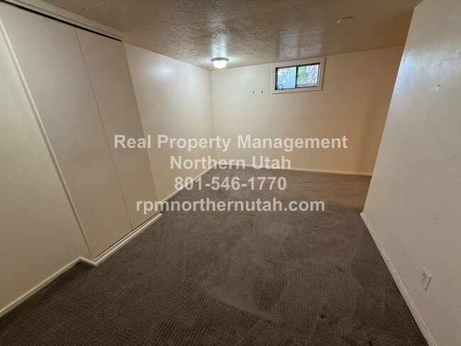 Building Photo - Lovely 4 Bedroom  2 Bath House Available i...