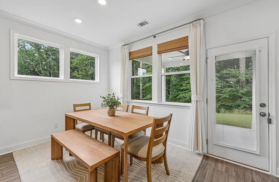 Building Photo - 3453 Hillyard Dr
