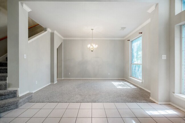 Building Photo - 4229 Kingsburg Dr