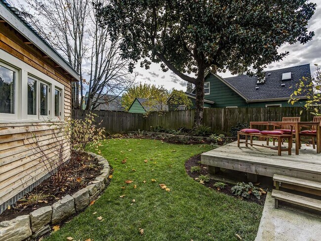 Building Photo - Beautiful NE Home Ready for Rent