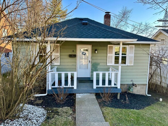 Building Photo - 8 Cord St