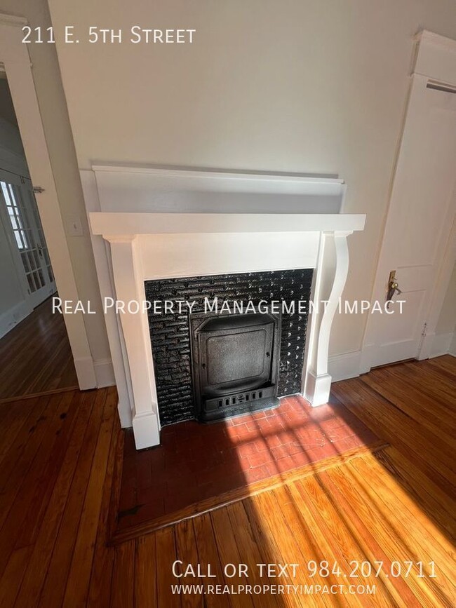 Building Photo - 211 E 5th St