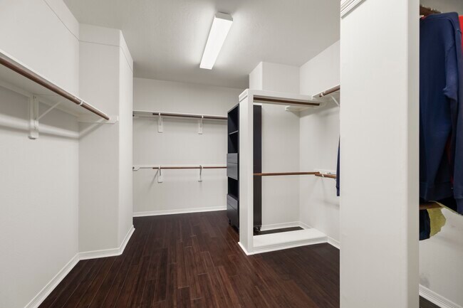 Building Photo - 3019 Royal Oaks Grove