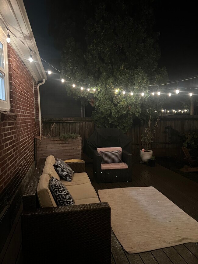 Building Photo - 1823 N Watts St